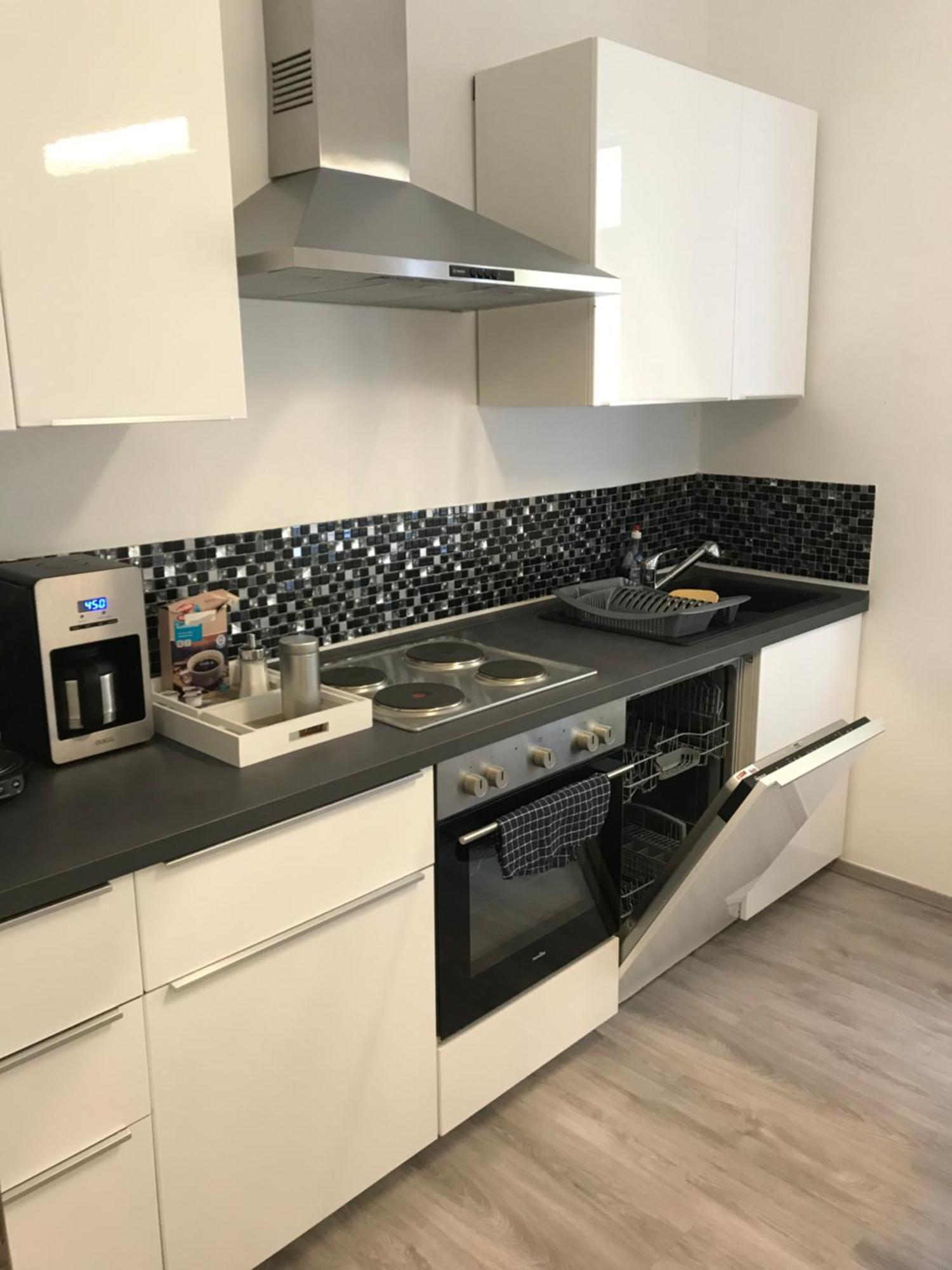 - Free Parking - Wifi - Kitchen Apartment